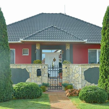 Homokhati Apartman Морахалом Экстерьер фото
