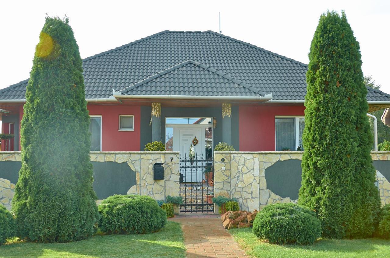 Homokhati Apartman Морахалом Экстерьер фото